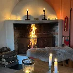 Authentic Norwegian For 8 With Fireplaces & Modern Comfort Near Slopes يالو