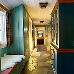 Authentic Norwegian For 8 With Fireplaces & Modern Comfort Near Slopes شاليه يالو