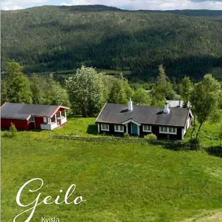 Authentic Norwegian For 8 With Fireplaces & Modern Comfort Near Slopes *