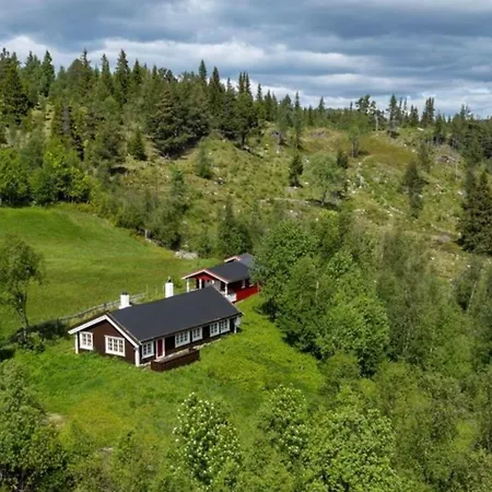 Authentic Norwegian For 8 With Fireplaces & Modern Comfort Near Slopes * Geilo