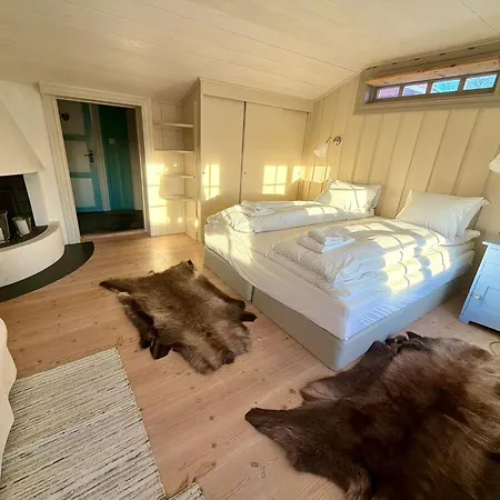 Chalet Authentic Norwegian For 8 With Fireplaces & Modern Comfort Near Slopes *