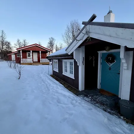 Authentic Norwegian For 8 With Fireplaces & Modern Comfort Near Slopes Chalet