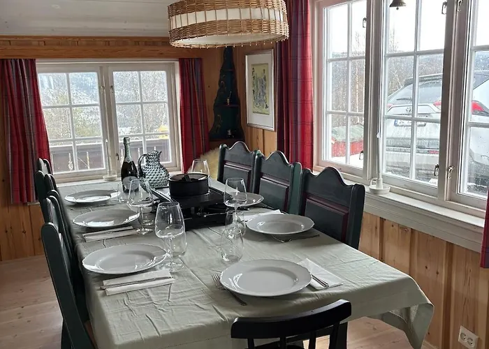 Authentic Norwegian For 8 With Fireplaces & Modern Comfort Near Slopes בקתה *