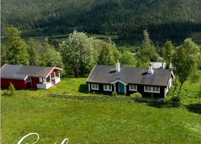 Authentic Norwegian For 8 With Fireplaces & Modern Comfort Near Slopes *