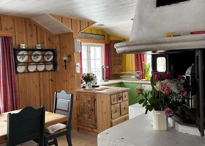 Authentic Norwegian For 8 With Fireplaces & Modern Comfort Near Slopes * גיילו