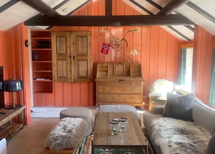 Authentic Norwegian For 8 With Fireplaces & Modern Comfort Near Slopes *