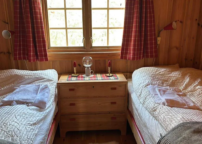 Chalet Authentic Norwegian For 8 With Fireplaces & Modern Comfort Near Slopes *