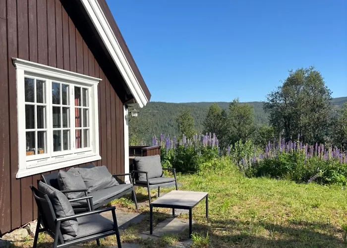 Authentic Norwegian For 8 With Fireplaces & Modern Comfort Near Slopes *