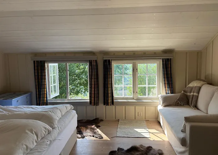 Chalet Authentic Norwegian For 8 With Fireplaces & Modern Comfort Near Slopes *