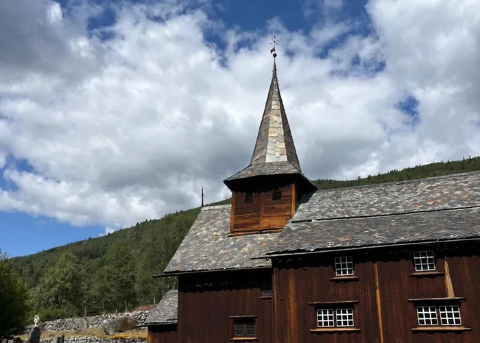 Authentic Norwegian For 8 With Fireplaces & Modern Comfort Near Slopes בקתה *