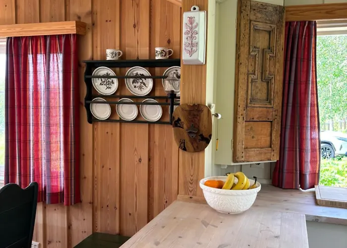 Authentic Norwegian For 8 With Fireplaces & Modern Comfort Near Slopes Geilo