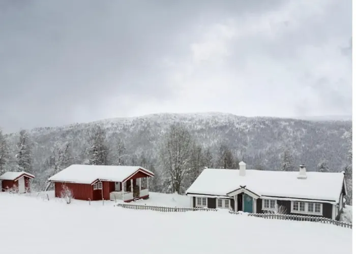 Authentic Norwegian For 8 With Fireplaces & Modern Comfort Near Slopes Chalet
