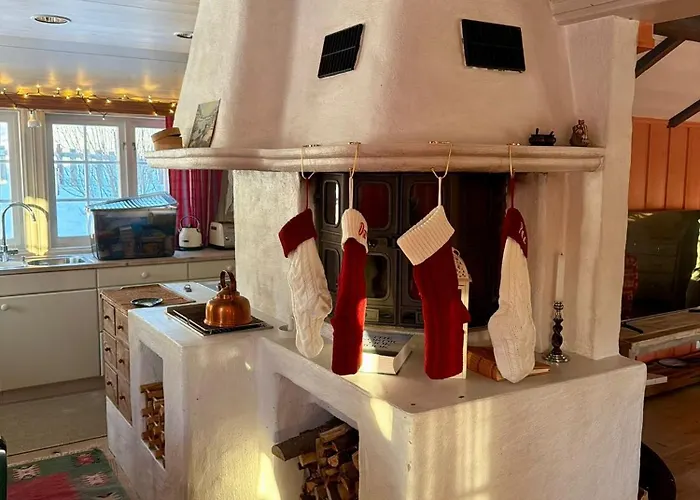 Chalet Authentic Norwegian For 8 With Fireplaces & Modern Comfort Near Slopes Geilo