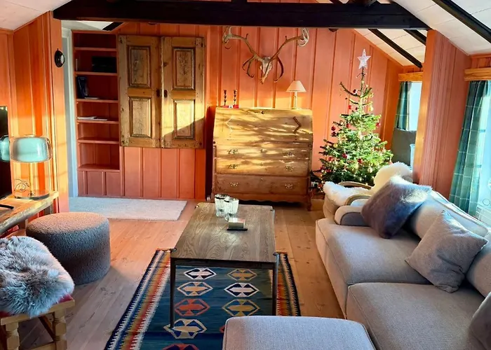 Chalet Authentic Norwegian For 8 With Fireplaces & Modern Comfort Near Slopes *