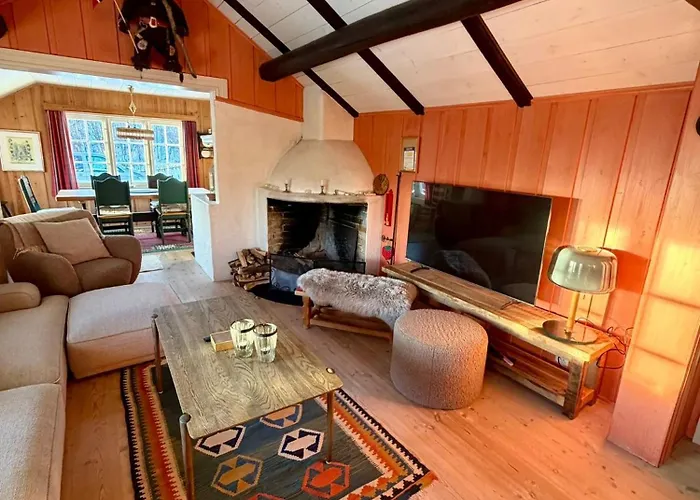 Authentic Norwegian For 8 With Fireplaces & Modern Comfort Near Slopes *