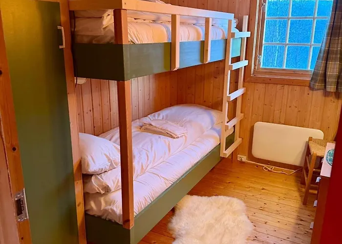 Chalet Authentic Norwegian For 8 With Fireplaces & Modern Comfort Near Slopes